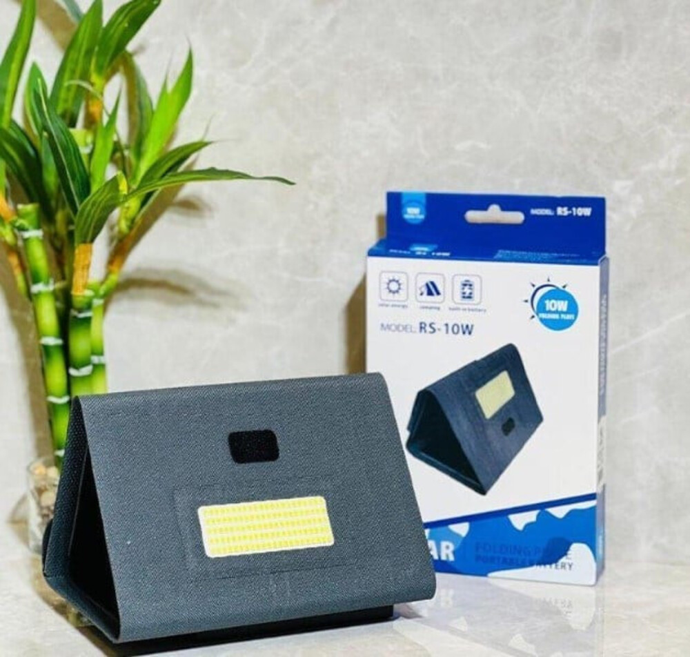 Fonar s solnechnoy panelyu i Power Bank